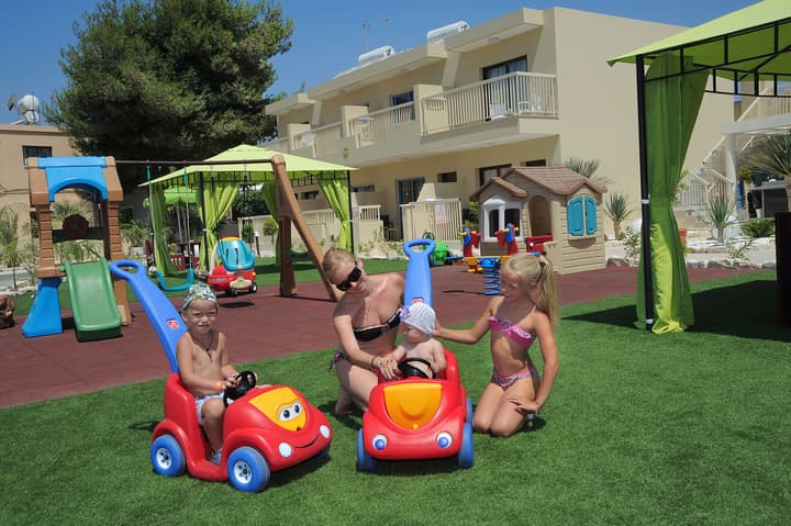 Nelia Gardens