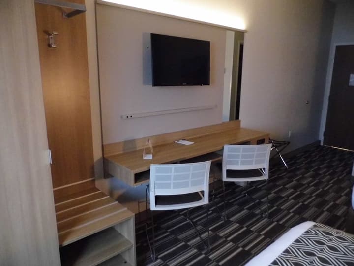 Microtel by Wyndham Vernal / Naples