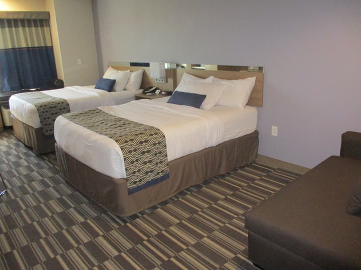 Microtel by Wyndham Vernal / Naples