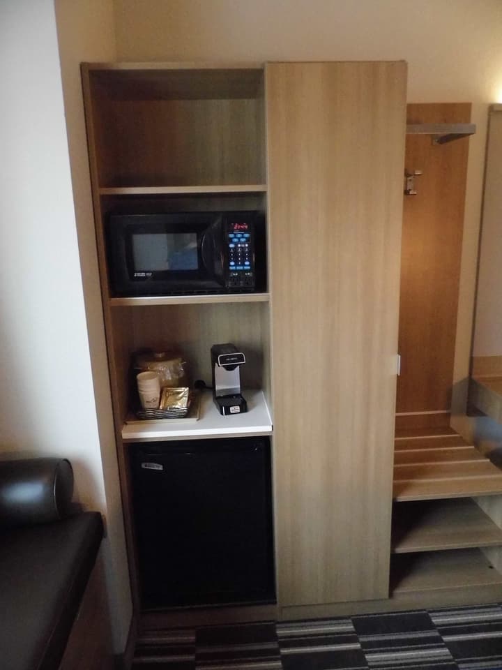 Microtel by Wyndham Vernal / Naples