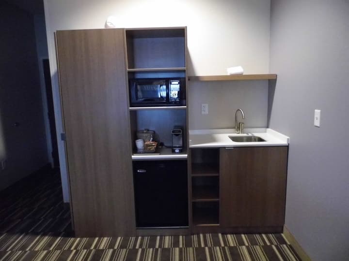 Microtel by Wyndham Vernal / Naples