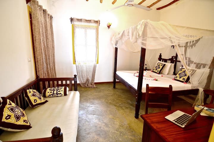 Sahari Zanzibar