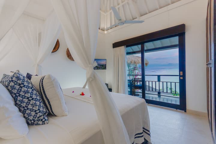 Batu Karang Lembongan Resort & Spa