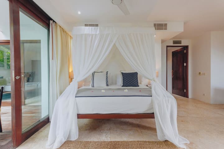 Batu Karang Lembongan Resort & Spa