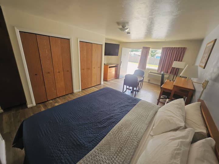 Budget Inn Express