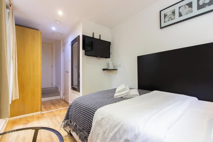 Studios 2 Let North Gower
