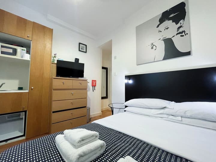 Studios 2 Let North Gower