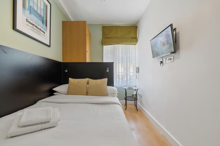 Studios 2 Let North Gower