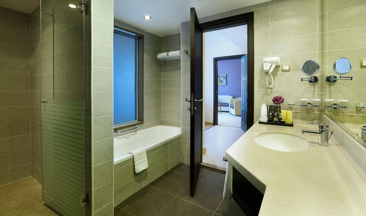 ARMADA  AVENUE HOTEL
