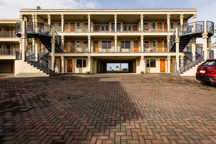 Pebble Beach Motor Inn