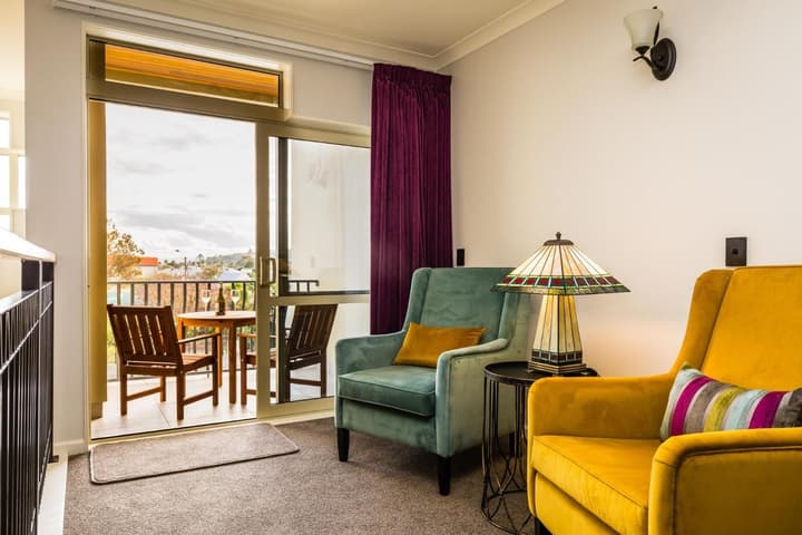 Pebble Beach Motor Inn