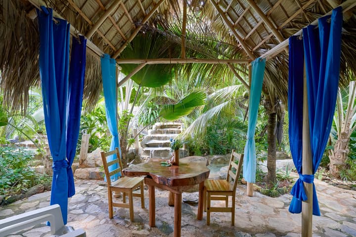 CHALET TROPICAL Hotel & Pool Bar Restaurant