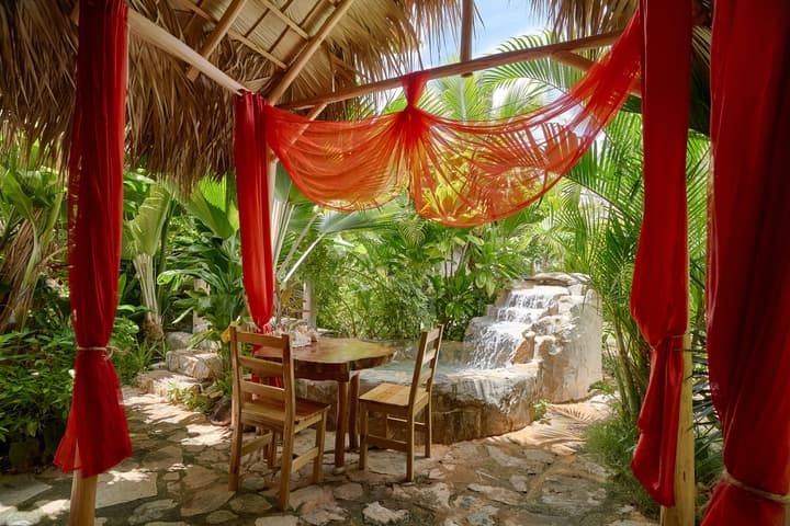 CHALET TROPICAL Hotel & Pool Bar Restaurant