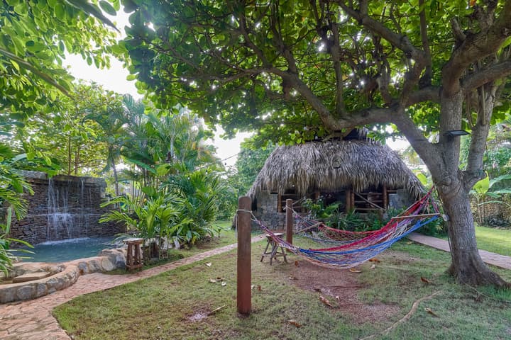 CHALET TROPICAL Hotel & Pool Bar Restaurant