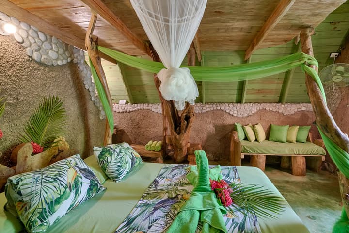 CHALET TROPICAL Hotel & Pool Bar Restaurant