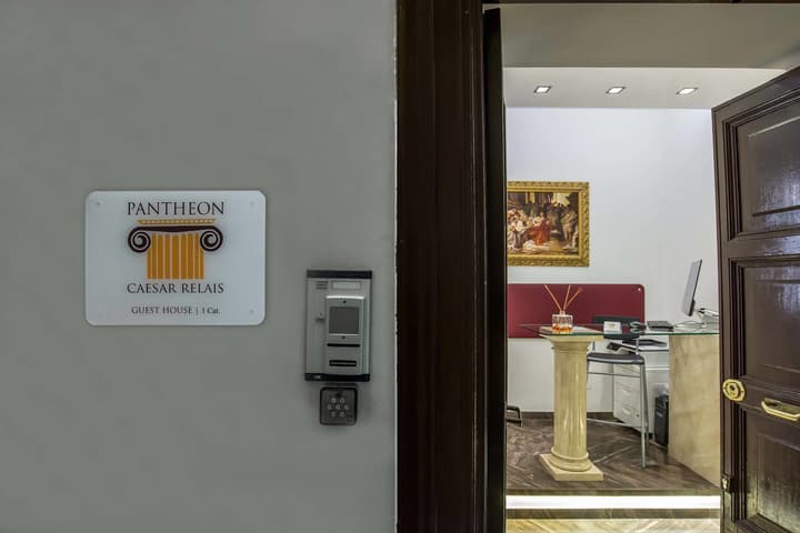 Pantheon Caesar Relais