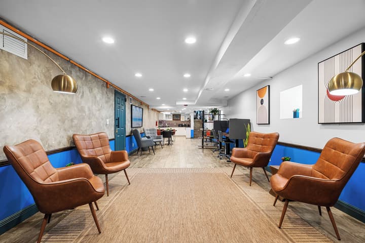Nine20 Collins Apartments by Lowkl