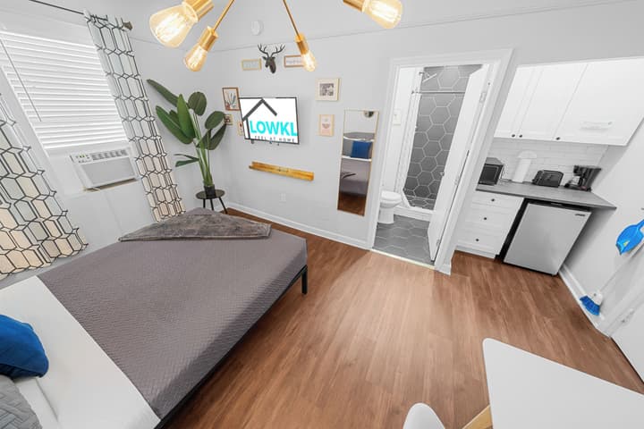 Nine20 Collins Apartments by Lowkl