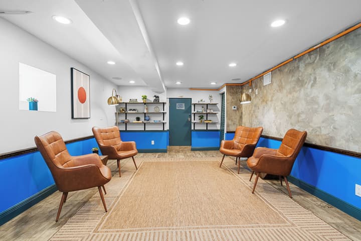 Nine20 Collins Apartments by Lowkl
