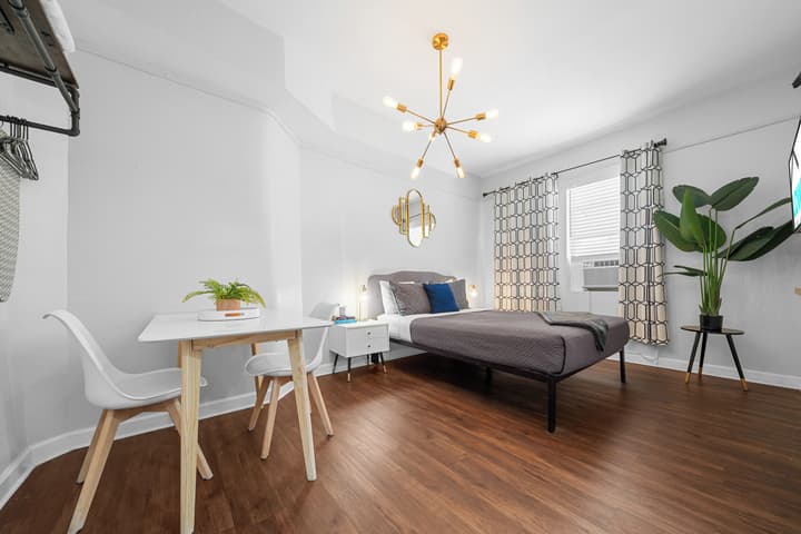 Nine20 Collins Apartments by Lowkl