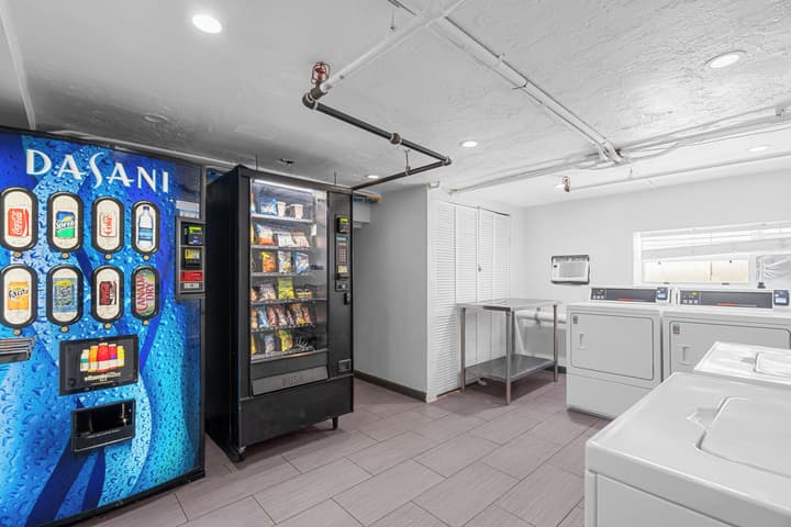 Nine20 Collins Apartments by Lowkl