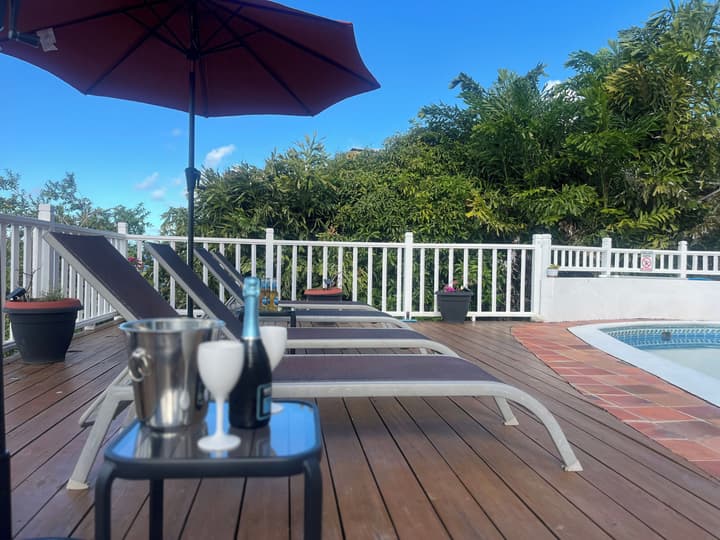 Labrolette Bay-villa-sleeps 8-pool-parking