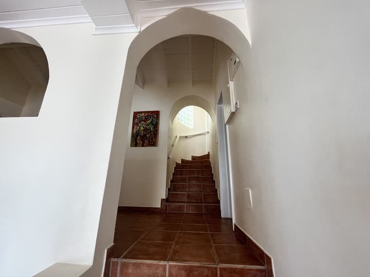 Labrolette Bay-villa-sleeps 8-pool-parking
