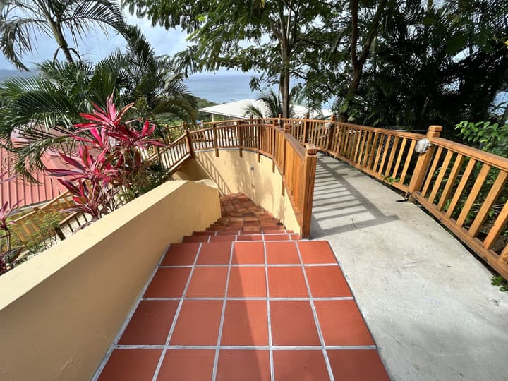 Labrolette Bay-villa-sleeps 8-pool-parking