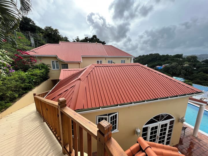 Labrolette Bay-villa-sleeps 8-pool-parking