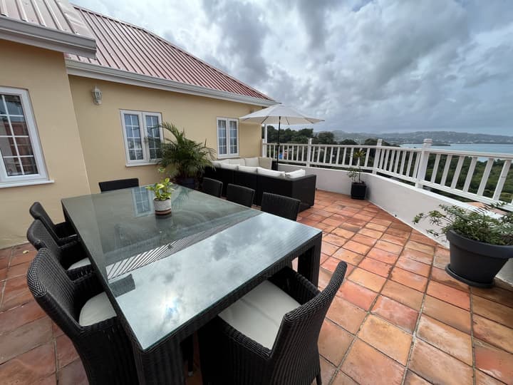 Labrolette Bay-villa-sleeps 8-pool-parking