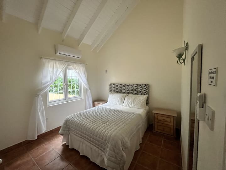 Labrolette Bay-villa-sleeps 8-pool-parking