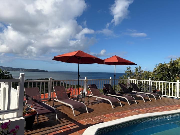 Labrolette Bay-villa-sleeps 8-pool-parking