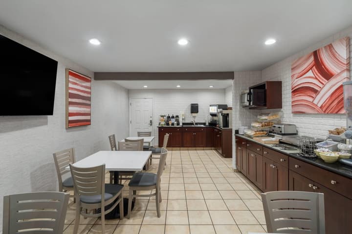 Ramada Bayside Inn & Suites Eureka