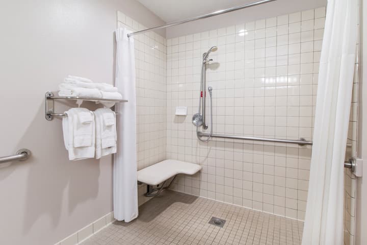 Ramada Bayside Inn & Suites Eureka