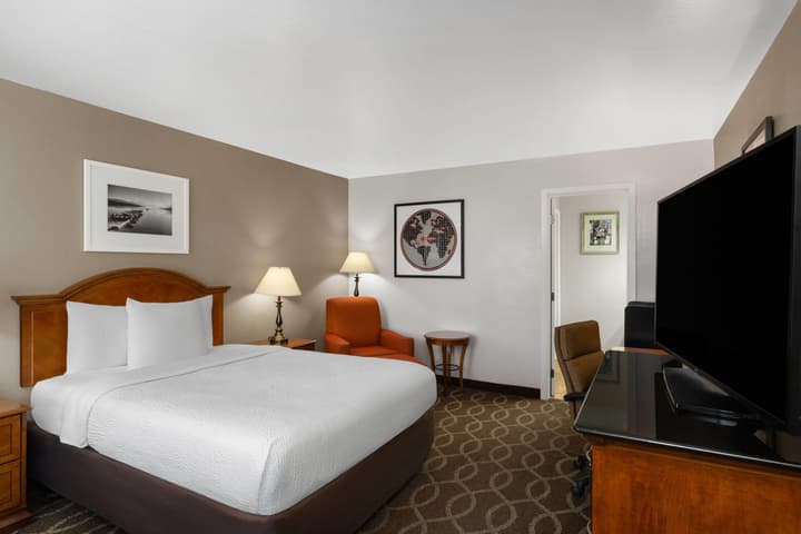 Ramada Bayside Inn & Suites Eureka