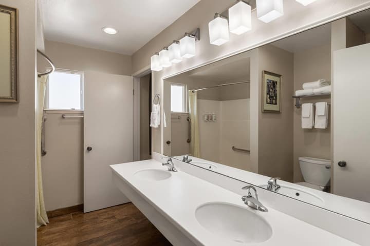 Ramada Bayside Inn & Suites Eureka