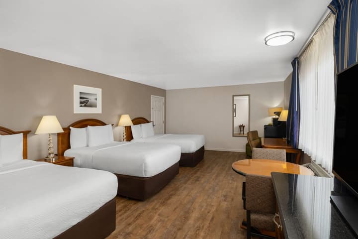 Ramada Bayside Inn & Suites Eureka