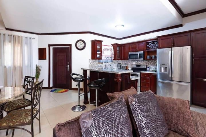 Loft - Sleeps 4 - Parking - Balcony