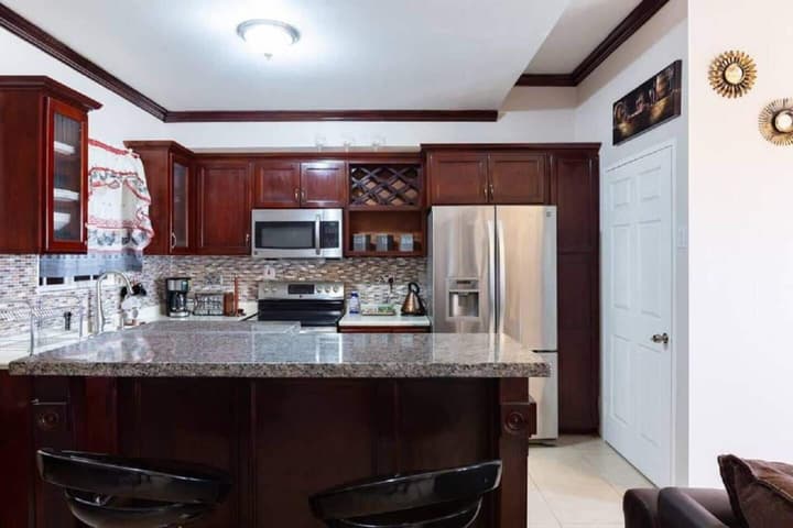Loft - Sleeps 4 - Parking - Balcony