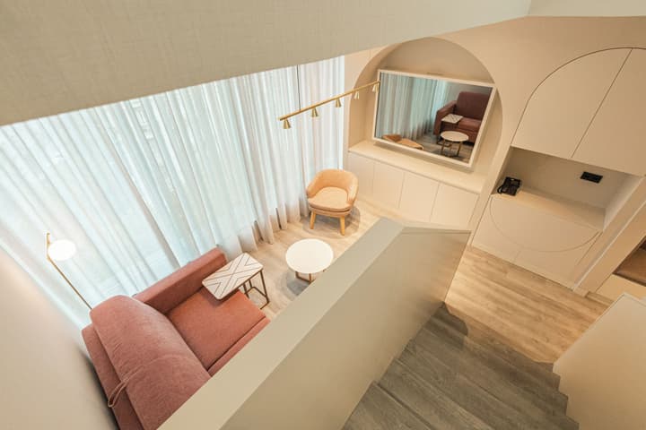 Luster Hotel
