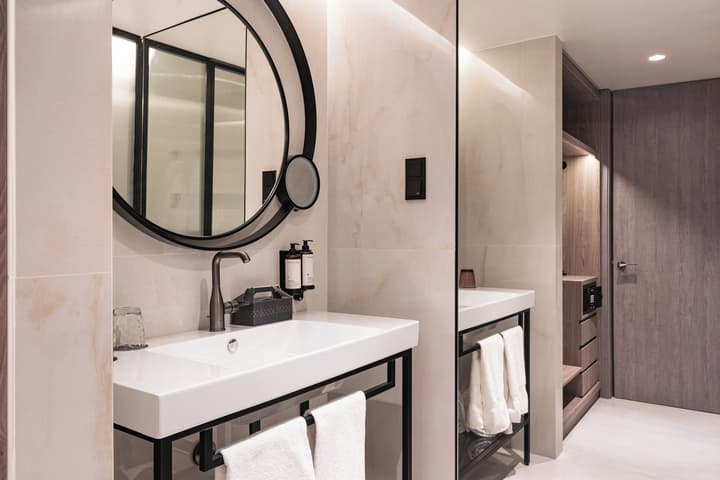 Luster Hotel