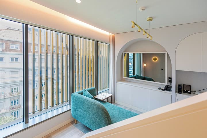 Luster Hotel