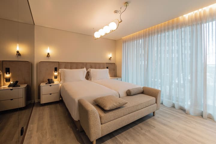 Luster Hotel