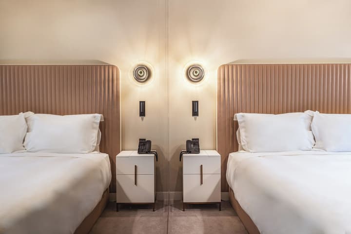 Luster Hotel