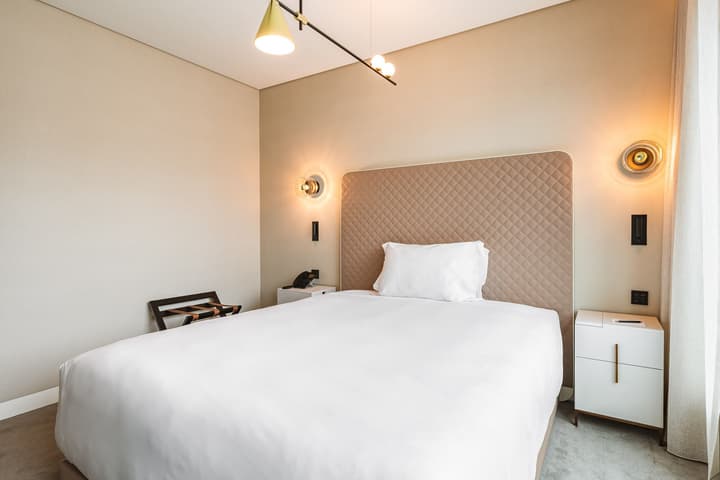 Luster Hotel