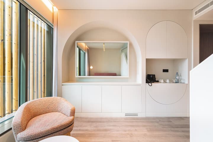 Luster Hotel
