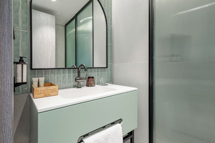 Luster Hotel