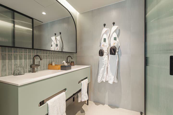 Luster Hotel