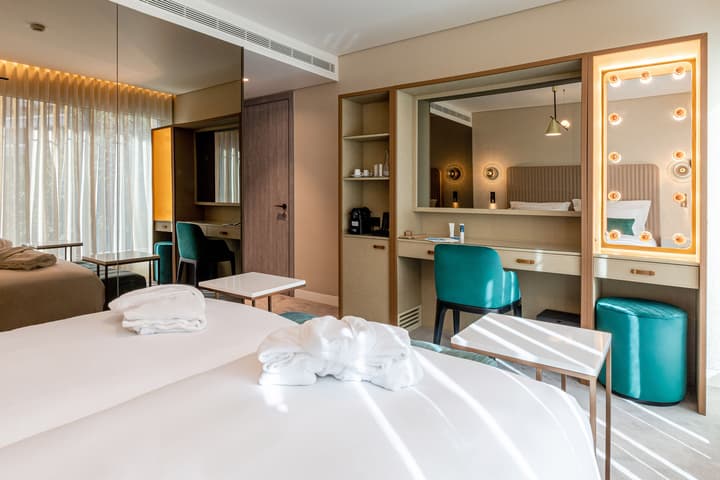 Luster Hotel