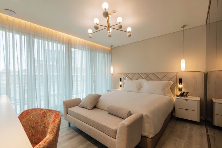 Luster Hotel